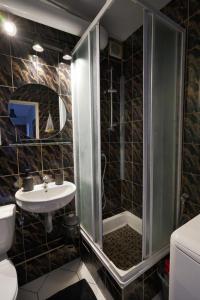 a bathroom with a shower and a sink at Apartament Dana in Kołobrzeg