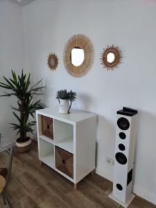 a room with a white cabinet and a mirror at Apartamento Villa Alpispa in Agüimes