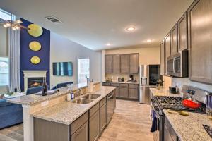 Fotografie z fotogalerie ubytování Houston Home with Private Yard - 16 Mi to Dtwn v destinaci Houston + 34 fotografií