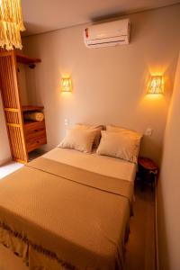 a small bedroom with a bed and a air conditioner at Casa Savana in São Paulo