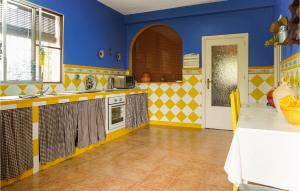 Η κουζίνα ή μικρή κουζίνα στο Lovely Home In Arahal Sevilla