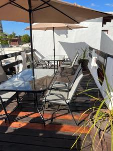 Rõdu või terrass majutusasutuses Hotel Lujan