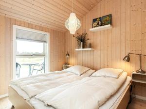Postel nebo postele na pokoji v ubytování Holiday home Løkken CLXIX