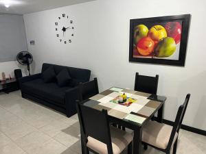 Un lugar para sentarse en Apartahotel parque del café-3km