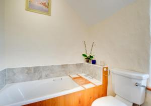 A bathroom at Tyn Gaer