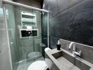 Koupelna v ubytování Moradas Desterro, próximo ao aeroporto 23 + 29 fotografií