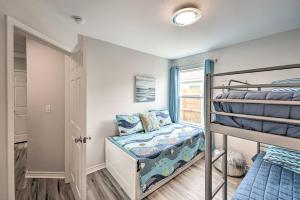 2 Mi to Boating RR Sea House in Aransas Pass!客房内的一张或多张床位