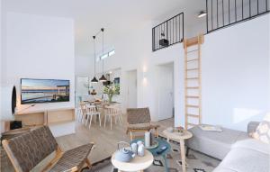 Μια τηλεόραση ή/και κέντρο ψυχαγωγίας στο Amazing Home In Lembruchdümmer See