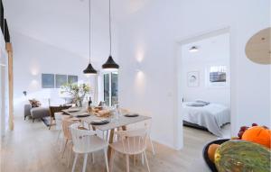 Ένα ή περισσότερα κρεβάτια σε δωμάτιο στο Amazing Home In Lembruchdümmer See +37 φωτογραφίες