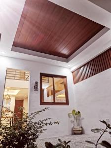 a room with a wooden ceiling with a window at YUMIYAMI FARM AND RESORT 