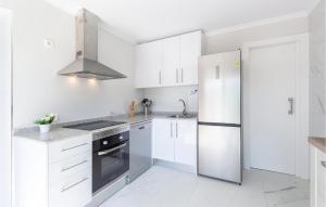 Η κουζίνα ή μικρή κουζίνα στο 3 Bedroom Stunning Home In Mezquitilla