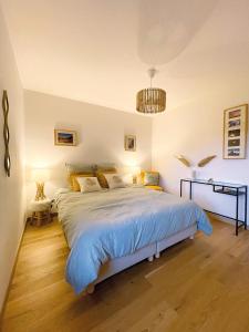 Posteľ alebo postele v izbe v ubytovaní Chambres d'hôtes Saint-Hélen