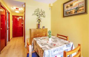 Postel nebo postele na pokoji v ubytování Stunning Apartment In Santa Pola