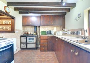 Kuchyň nebo kuchyňský kout v ubytování Old Newton Cottage + 6 fotografií
