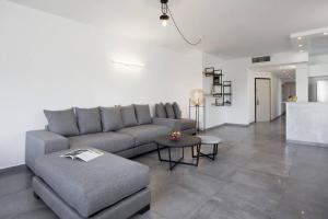 a living room with a couch and a table at Central 3BR in Ruppin by Holiday-rentals in Tel Aviv