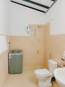 A bathroom at The Anchorage Holiday Apartments - Negombo