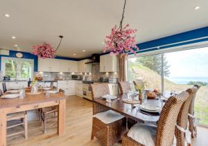 a kitchen and dining room with a table and chairs at Cyfannedd Uchaf in Fairbourne