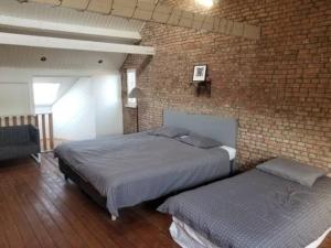 Katil atau katil-katil dalam bilik di Herenhuis in fishing village