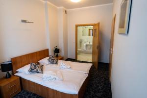 Łóżko lub łóżka w pokoju w obiekcie Hotel SANVIT RESTAURACJA & SPA