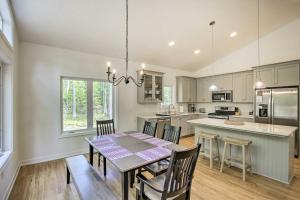 a kitchen and dining room with a table and chairs at Door County Family Home 3 Mi Whitefish Dunes in Sturgeon Bay