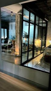 a room with a large glass window with a bed in it at Piso en el centro, Lujos a tu alcance, NYC in Zaragoza