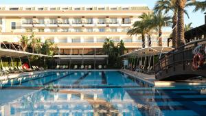 Bazén v ubytování Crystal De Luxe Resort & Spa - All Inclusive nebo v jeho okolí