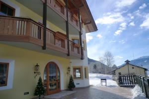 Nespecifikovaný výhled na hory nebo výhled na hory při pohledu z hotelu