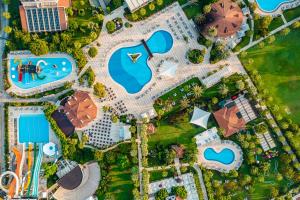 Бассейн в Bellis Deluxe Hotel & Heated for Winter Aqua Park или поблизости