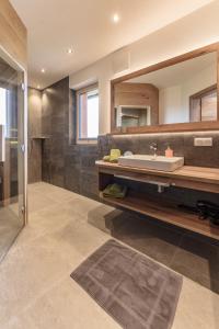 Łazienka w obiekcie Appartements Die Ramsauerin