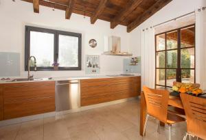 Fotografie z fotogalerie ubytování Villa RACONET v destinaci Cala de Sant Vicenç + 16 fotografií