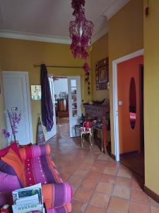 a living room with a couch and a dining room at La Villa des Violettes in Toulouse