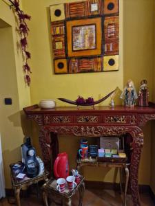 a wooden table in a living room with a table with a table at La Villa des Violettes in Toulouse