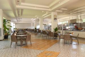 Ein Restaurant oder anderes Speiselokal in der Unterkunft Crystal Waterworld Resort & Spa - Ultimate All Inclusive 