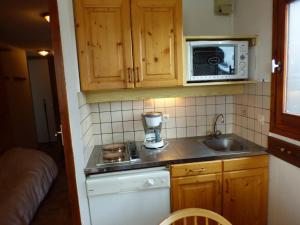 a small kitchen with a sink and a microwave at Appartement Les Saisies, 2 pièces, 5 personnes - FR-1-594-92 in Hauteluce