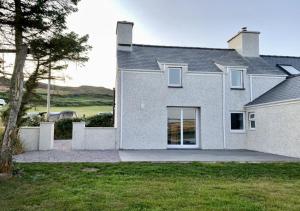 a large white house with a driveway at Ty Mawr in Aberdaron