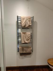 a towel rack with towels on it in a bathroom at Pleck Barn B&B in Ansty