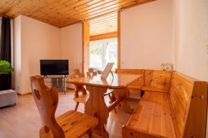 TV a/nebo společenská místnost v ubytování Miraflor Carmen - Arosa Holiday