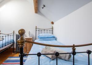 Postel nebo postele na pokoji v ubytování Wall Cottage Group