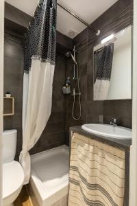 a bathroom with a tub and a toilet and a sink at Charme Provinois in Provins