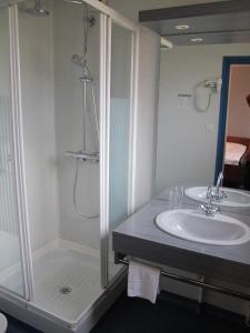 Hostellerie du Parc tesisinde bir banyo