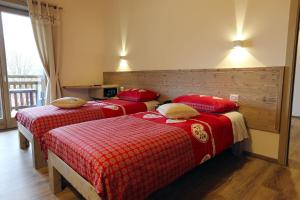 Postel nebo postele na pokoji v ubytování Alpen Chalet - Charme Mountain Hotel -