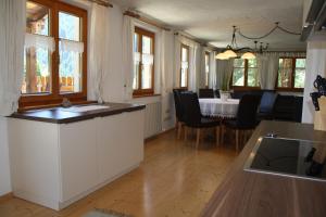 Reštaurácia alebo iné gastronomické zariadenie v ubytovaní Appartementhaus Vermala