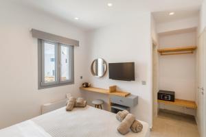 Postel nebo postele na pokoji v ubytování Barbarigos luxury spa apartments