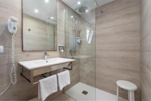 a bathroom with a sink and a shower at Nordeste Playa in Can Picafort