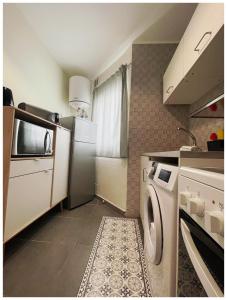a kitchen with a refrigerator and a washer and dryer at Dream Smart in Santa Cruz de Tenerife