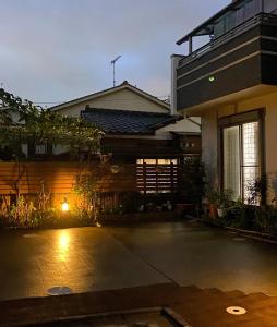 a house with a driveway in front of it at night at CASA HORIZONTE in Hachioji