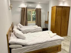 Postel nebo postele na pokoji v ubytování Life Pyramids Inn