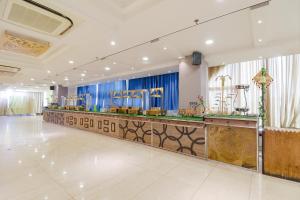 Móttaka eða anddyri á FabHotel Aamantran & Banquet Halls - Nr RTC X Roads Metro Station
