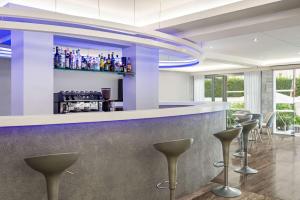 The lounge or bar area at TRYP by Wyndham Corfu Dassia