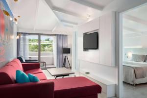 A television and/or entertainment centre at TRYP by Wyndham Corfu Dassia